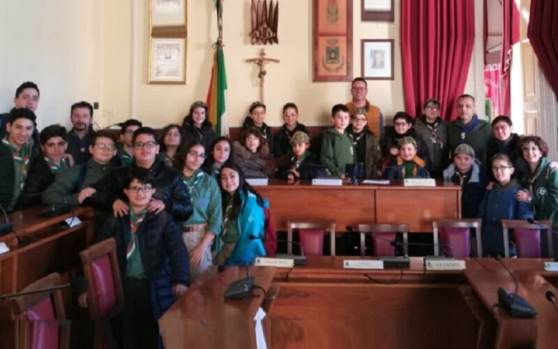 Giovani del gruppo Cngei «Francesco Salerno» visitano il municipio. Accolti in aula consiliare dal presidente Bennici