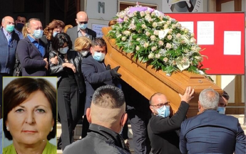Niscemi, l’ultimo addio a Giuseppa Pardo. Dolore e lacrime ai funerali. «Piangiamo una donna meravigliosa»