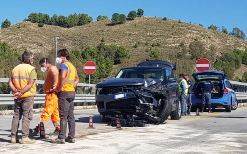 Gela – Caltanissetta, incidente al bivio della A19. Distrutta una Range Rover, sul posto la Polizia Stradale