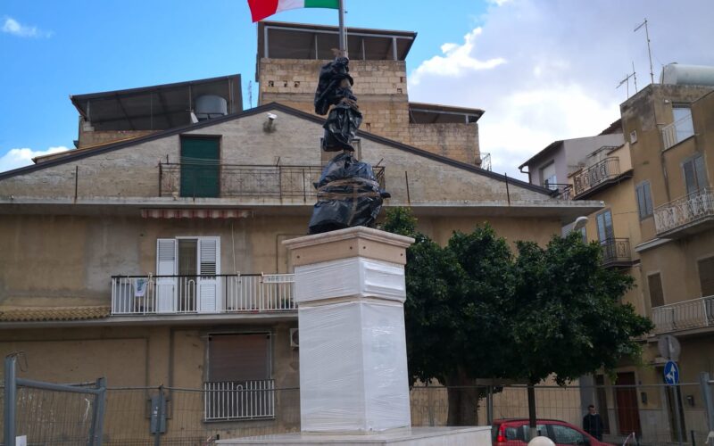 Niscemi rende omaggio ai 301 soldati nelle guerre, domani alle 10.30 sarà inaugurato il nuovo monumento