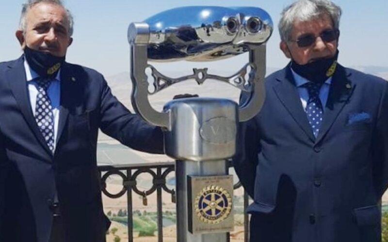 Niscemi: inaugurato il binocolo panoramico, dono del Rotary. Vedute e tramonti mozzafiato dal Belvedere