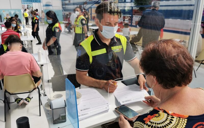 Gela: rallenta la vaccinazione, 700 dosi al giorno. Musumeci: «Inevitabile, ma immunità di gregge entro fine estate»