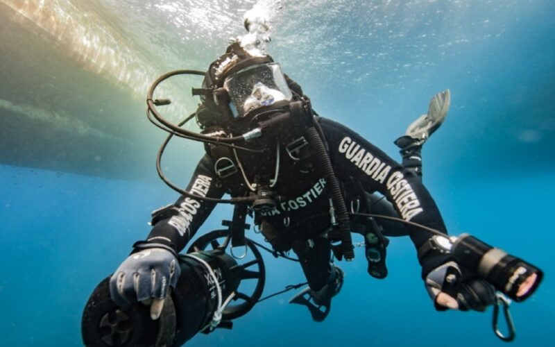 Mare Pulito, subacquei della Guardia costiera bonificano i fondali. Recuperate 12 tonnellate di rifiuti