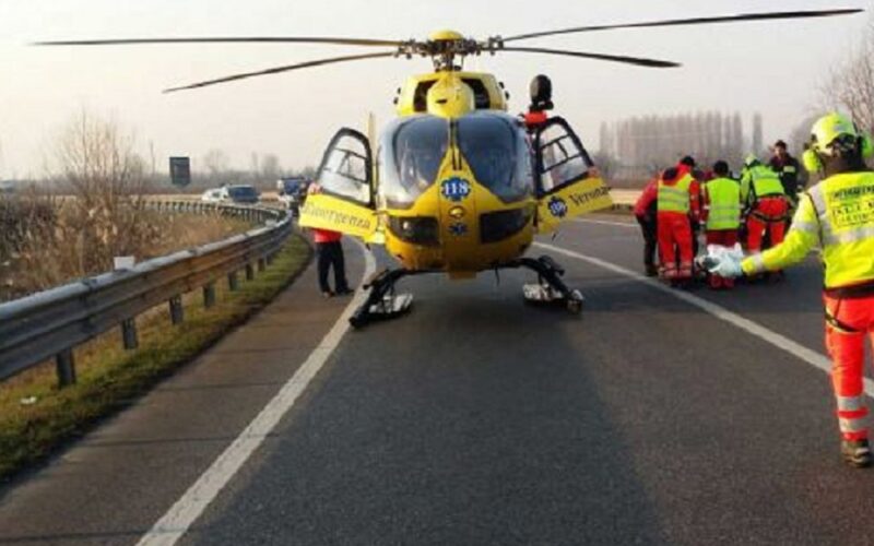 Grave incidente sulla Gela – Catania, due feriti gravi. Soccorsi sul posto dove è atterrato l’elicottero del 118