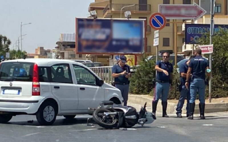 Gela: auto contro scooter, il copione si ripete. Un ragazzo finisce sull’asfalto. In corso gli accertamenti della Stradale