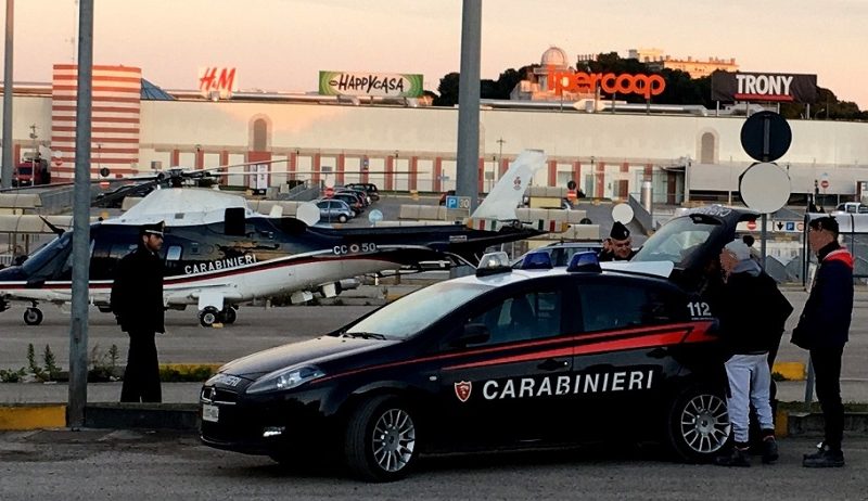 Carabinieri fermano ladro di climatizzatori Un complice riesce a sfuggire all’arresto