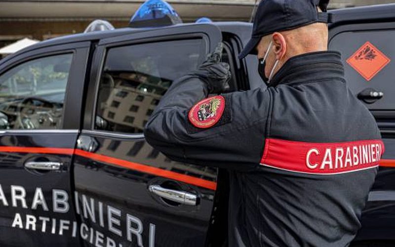 «C’è una bomba nella scuola», mail alla segreteria. Arrivano i carabinieri, era un falso allarme