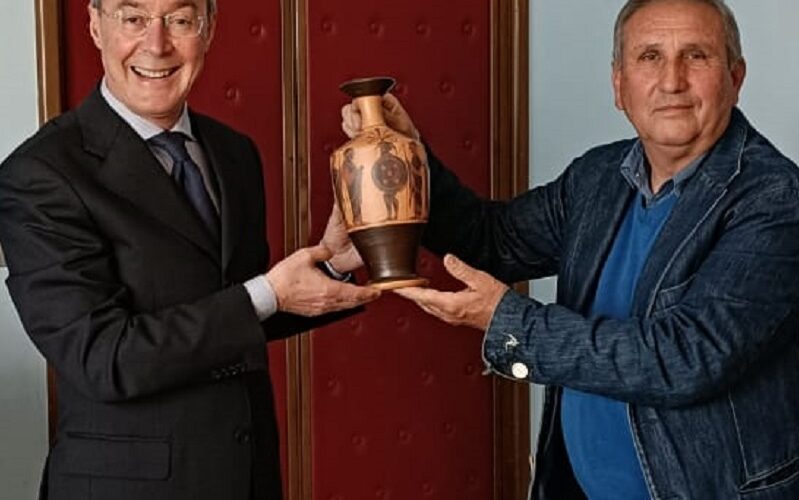 Grazio Mezzasalma, l’artista della terracotta. Da mani esperte e materie prime scelte nascono capolavori, fedeli riproduzioni di antichi reperti