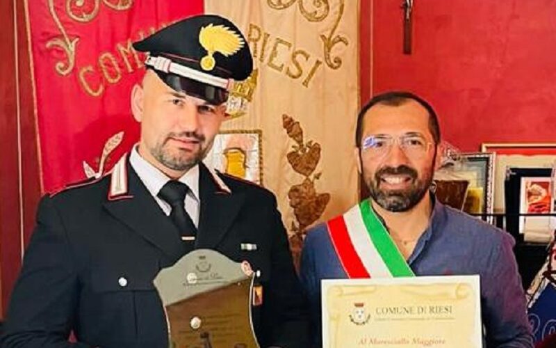 Riesi, Roma lascia il comando stazione dei Carabinieri. Il saluto del sindaco in municipio