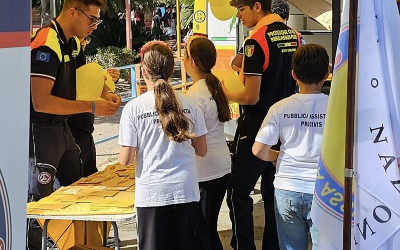 «Io non rischio», Procivis in piazza per la campagna di prevenzione. Domani si aprono le iscrizioni per i nuovi volontari