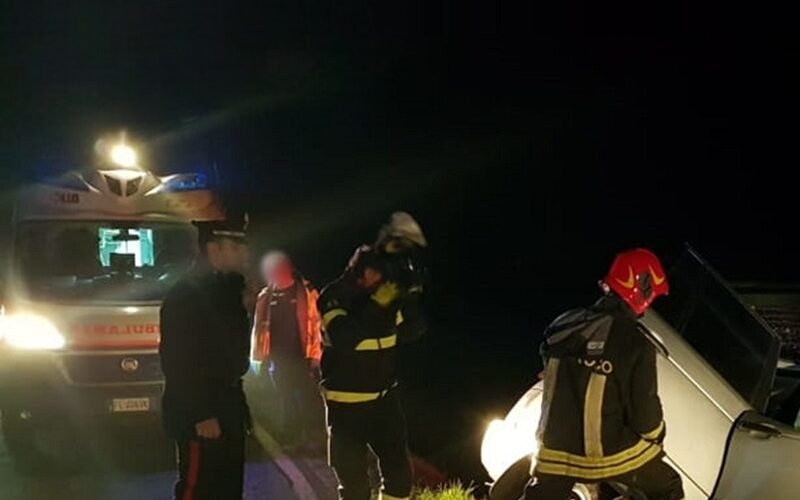 Gela: incidente a Desusino, tre feriti. Ragazzo di 17 anni in codice rosso. Veicolo in fiamme