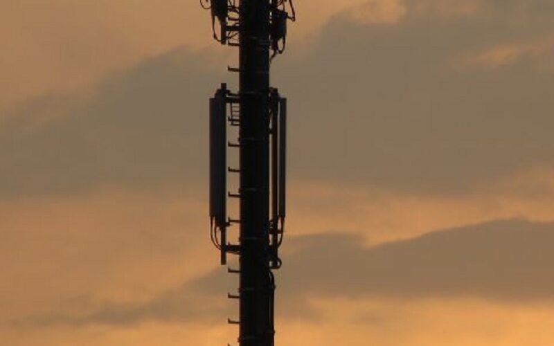 Gela, l’Arpa eseguirà controlli sull’antenna telefonica innalzata vicino a una scuola