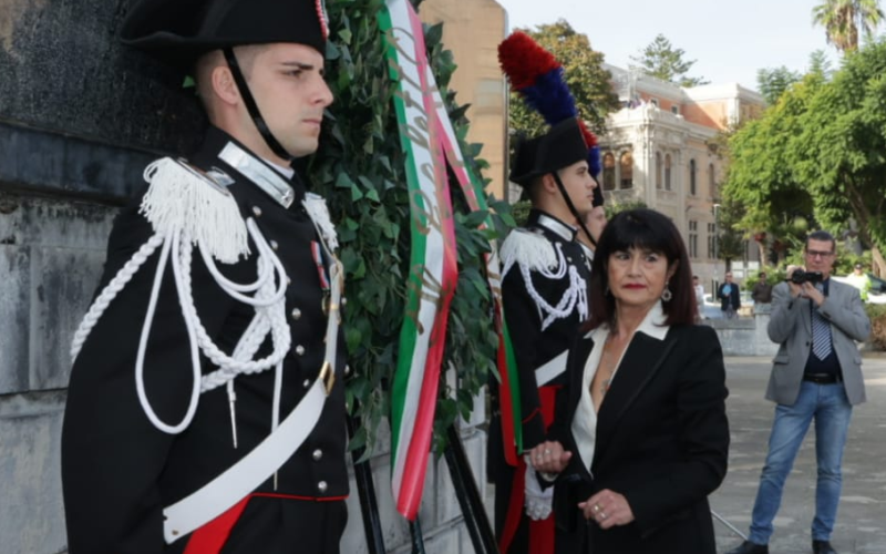 Messina celebra il 4 novembre, corona deposta ai piedi del monumento ai caduti