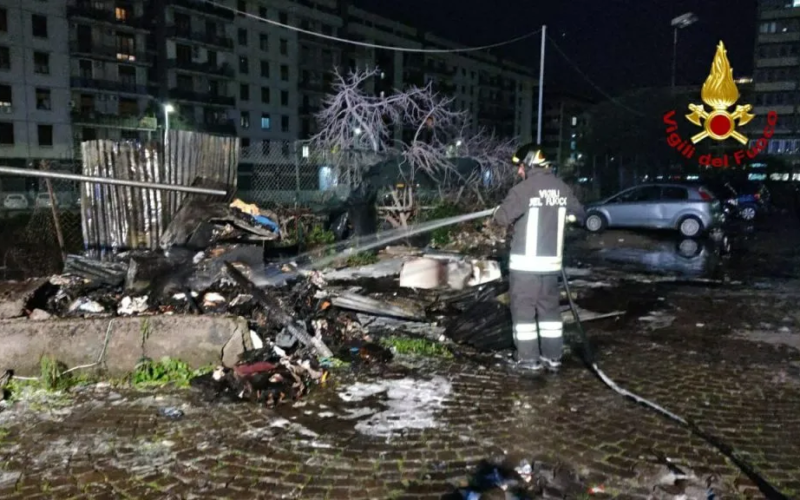 Catania: catasta di rifiuti in fiamme nell’area di corso Sicilia