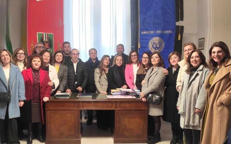 Niscemi, il Soroptimist Club promuove la Carta dello sport. Consegnata al sindaco Conti