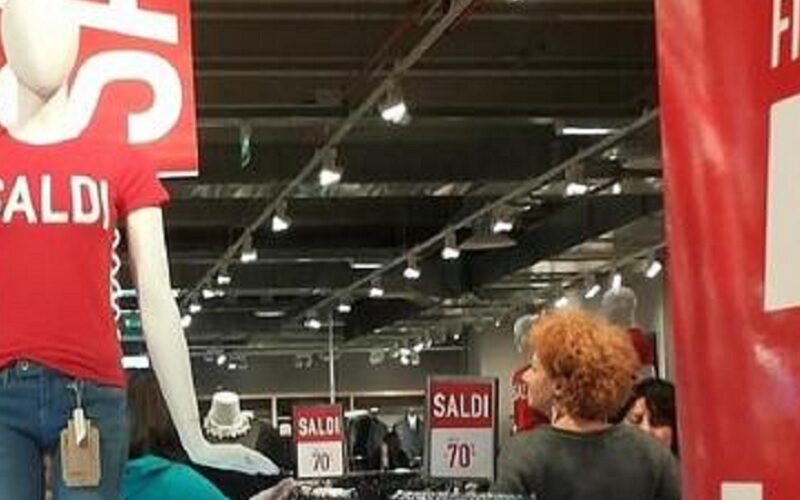 Gela, saldi estivi al via. Ascom: «Occasione per i clienti, ossigeno per il commercio»